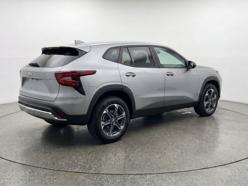 Used 2025 Chevrolet Blazer LT FWD image 9