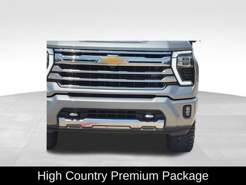 Used 2024 Chevrolet Silverado 2500 High Country w/ High Country Premium Package AWD/4WD image 4