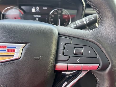 Used 2025 Cadillac XT6 Premium Luxury image 21