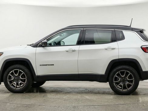 Used 2025 Jeep Compass Trailhawk AWD/4WD image 5