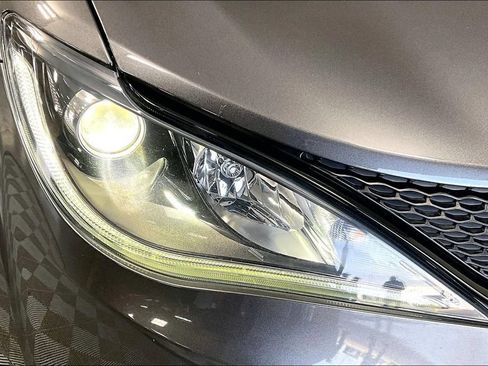 Used 2020 Chrysler Pacifica Limited w/ Advanced Safetytec Group FWD image 29