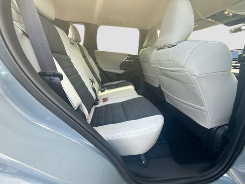 New 2026 Mitsubishi Outlander SE FWD image 30