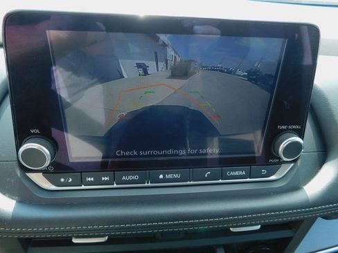 Used 2023 Nissan Rogue SV image 14