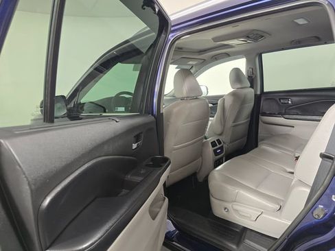 Used 2018 Honda Pilot Touring image 16