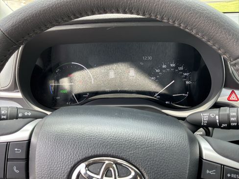 Used 2026 Toyota Sienna XLE FWD image 21