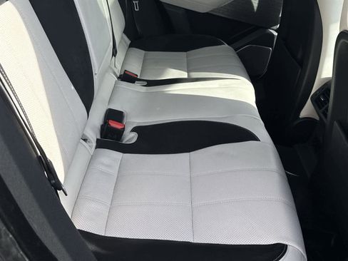 Used 2020 Land Rover Range Rover Velar S image 17