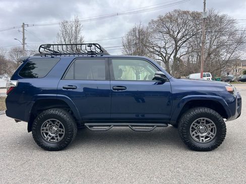 Used 2020 Toyota 4Runner Venture AWD/4WD image 6