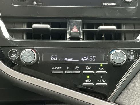 Used 2021 Toyota Camry SE FWD image 13