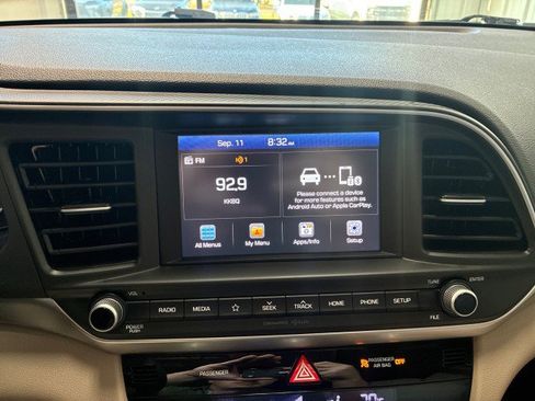 Used 2020 Hyundai Elantra SEL w/ Winter Weather Package FWD image 19