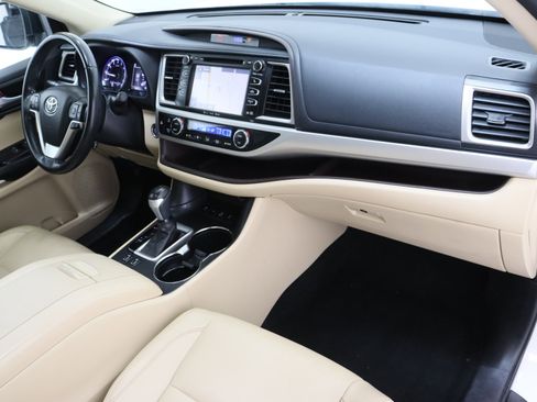 Used 2017 Toyota Highlander XLE AWD/4WD image 41