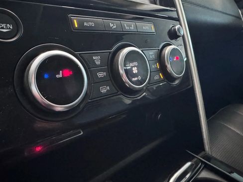 Used 2019 Land Rover Discovery HSE image 30