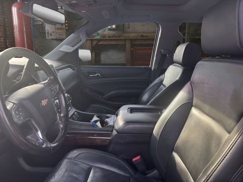 Used 2018 Chevrolet Suburban LT image 19
