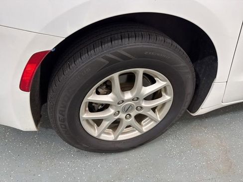 Used 2022 Chrysler Voyager LX FWD image 9