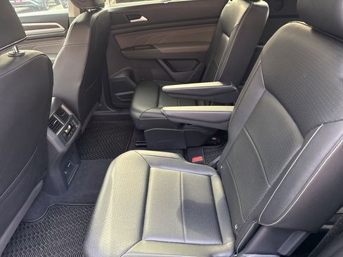 Used 2023 Volkswagen Atlas SEL R-Line image 11