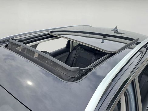 Used 2024 Volkswagen Taos SE w/ Panoramic Sunroof Package AWD/4WD image 30