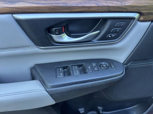 Used 2020 Honda CR-V Touring image 4
