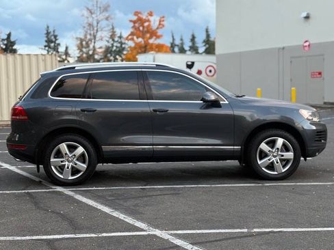 Used 2011 Volkswagen Touareg Sport AWD/4WD image 6
