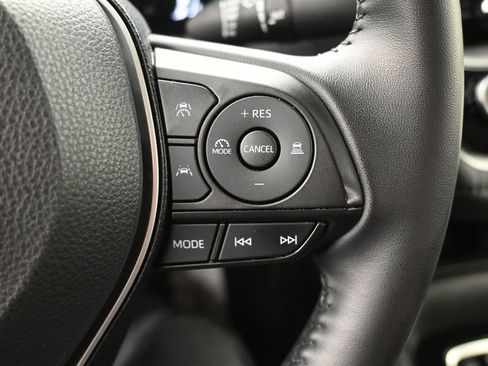 Used 2025 Toyota Corolla XLE FWD image 16
