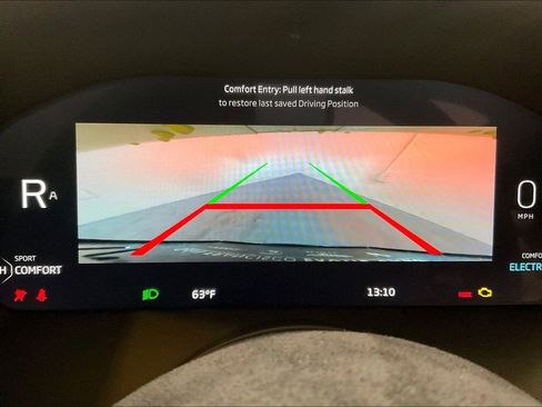 Used 2023 McLaren Artura image 25