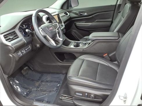 Used 2023 GMC Acadia SLT w/ Elevation Edition image 11
