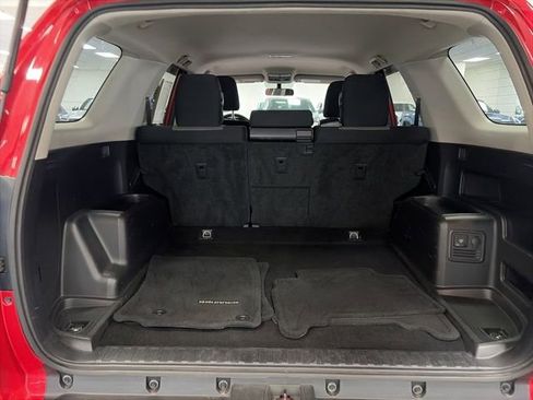 Used 2017 Toyota 4Runner SR5 AWD/4WD image 10