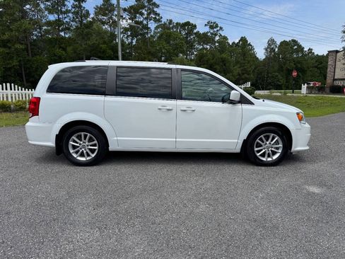 Used 2019 Dodge Grand Caravan SXT w/ Mopar Premium Addition Group FWD image 6