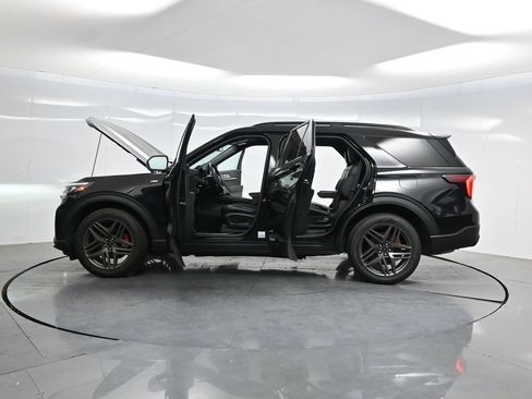 Used 2025 Ford Explorer ST-Line w/ Premium Package AWD/4WD image 46