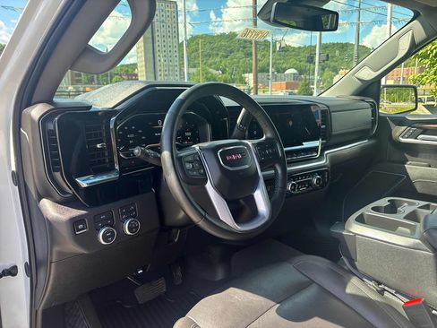 Used 2025 GMC Sierra 1500 SLT AWD/4WD image 13