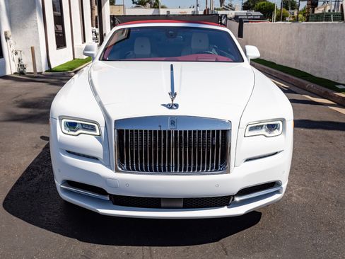 Used 2017 Rolls-Royce Dawn image 4