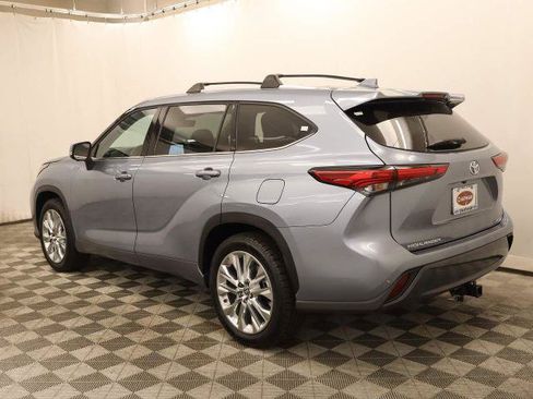 Used 2023 Toyota Highlander Limited FWD image 30