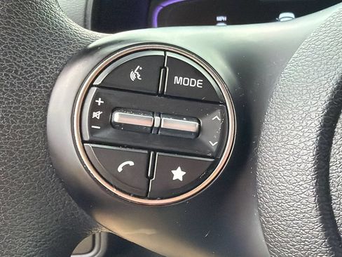 Used 2025 Kia Soul LX w/ LX Technology Package FWD image 24