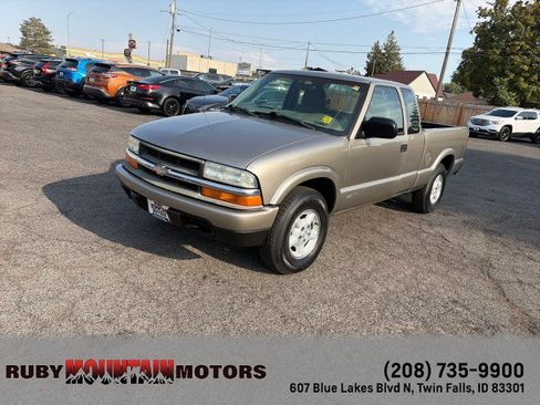 Used 2003 Chevrolet S10 Pickup LS w/ Convenience Package AWD/4WD image 3