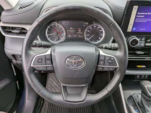 Used 2023 Toyota Highlander XLE AWD/4WD image 9