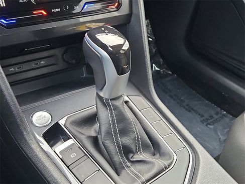 Used 2024 Volkswagen Tiguan Wolfsburg Edition image 27