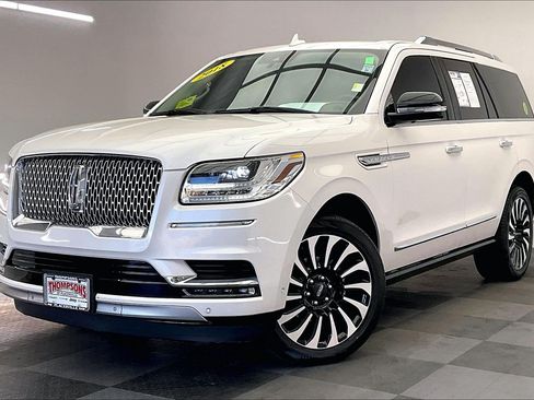 Used 2018 Lincoln Navigator Reserve w/ Technology Package AWD/4WD image 12