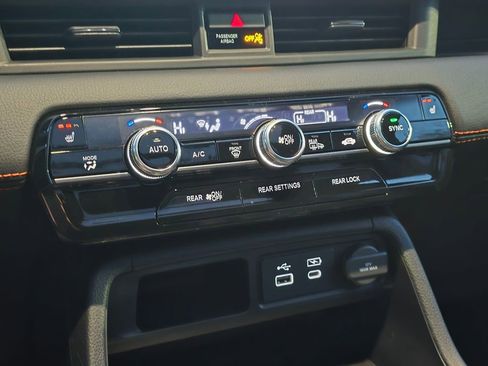 Certified 2025 Honda Pilot TrailSport image 20