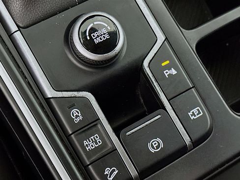 Used 2024 Kia Sorento S image 25