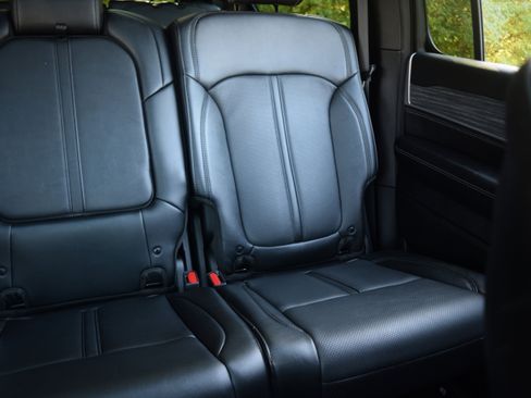 Used 2024 Jeep Wagoneer Series II w/ Premium Group I image 16