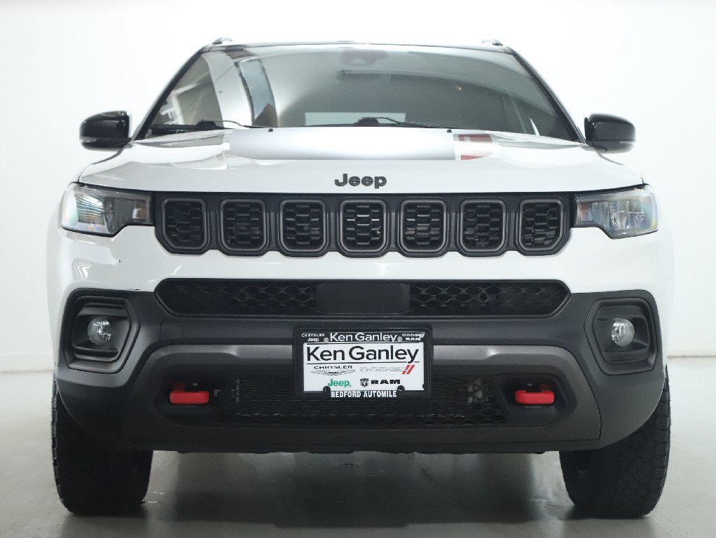 Used 2025 Jeep Compass Trailhawk AWD/4WD image 5