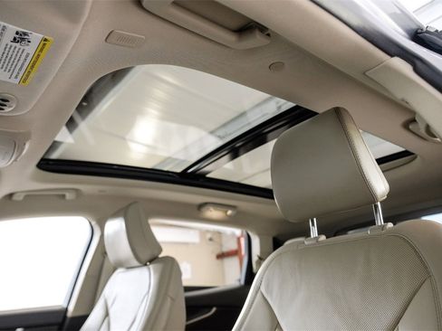 Used 2023 Lincoln Nautilus Reserve image 5