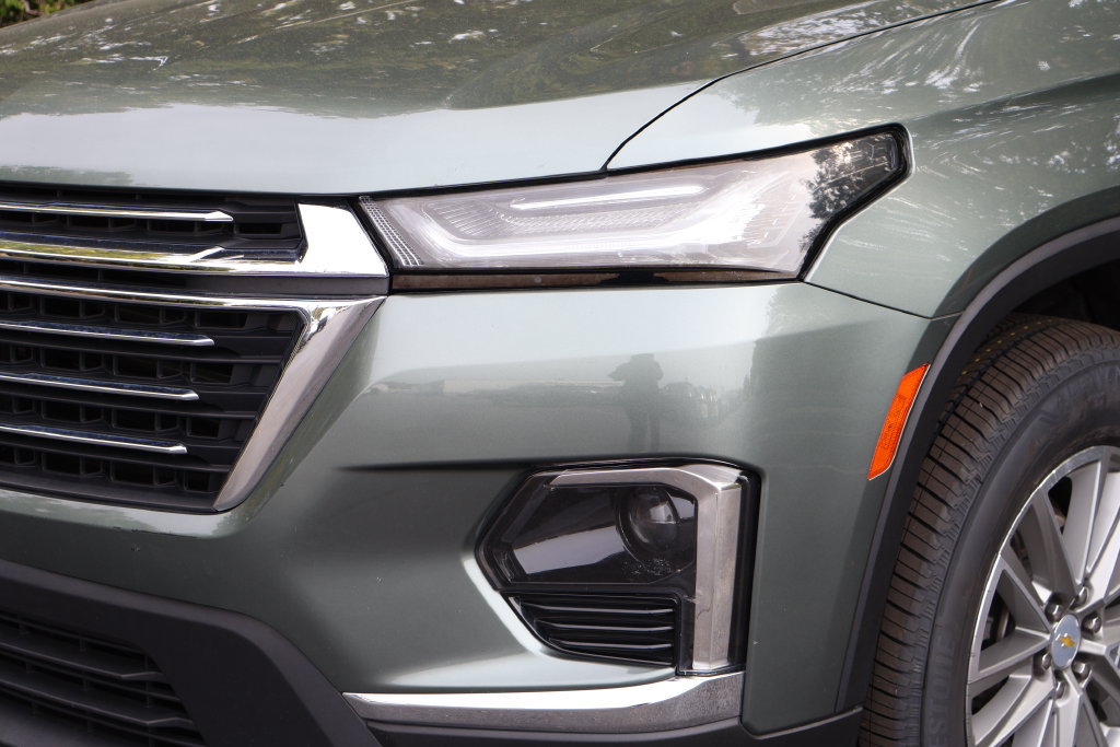 Certified 2023 Chevrolet Traverse LT FWD image 3