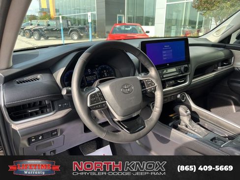 Used 2026 Toyota Grand Highlander AWD image 7