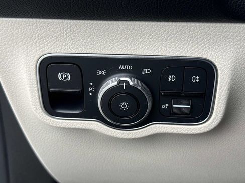 Used 2021 Mercedes-Benz GLB 250 4MATIC image 44