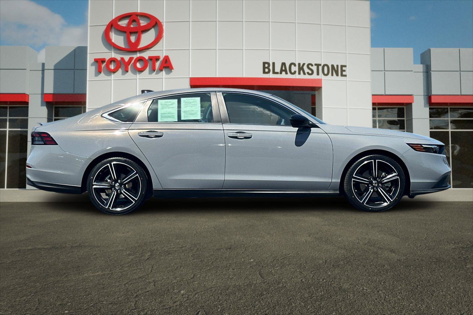 Used 2025 Honda Accord Sport image 2
