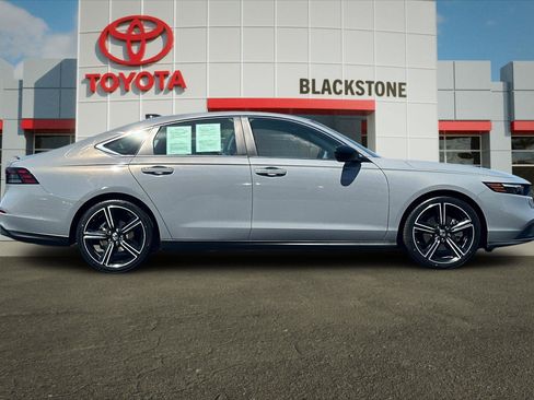 Used 2025 Honda Accord Sport image 2