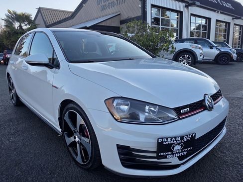 Used 2015 Volkswagen GTI SE image 2
