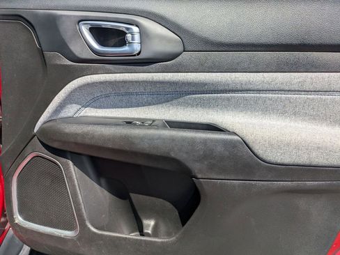 Used 2025 Jeep Compass Latitude image 33