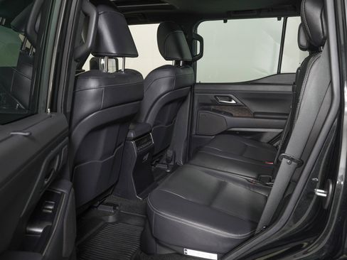 Used 2024 Lexus GX 550 w/ Accessory Package (2T) image 16