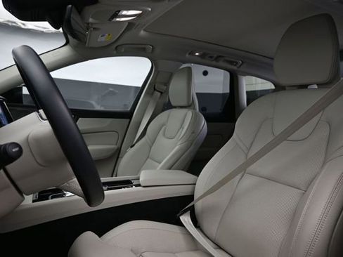 Used 2025 Volvo XC60 B5 Ultra w/ Protection Package Premier AWD/4WD image 10