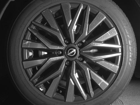 Used 2025 Nissan Altima 2.5 SV FWD image 12
